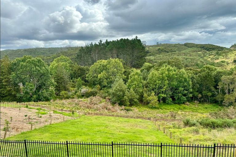 Photo of property in 27 Kotuitui Drive, Wainui, 0992