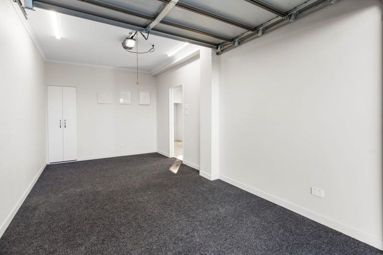 Photo of property in 136c Forrest Hill Road, Forrest Hill, Auckland, 0620