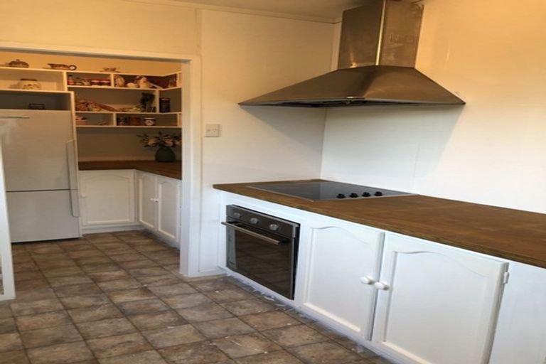 Photo of property in 130 Cliff View Drive, Green Bay, Auckland, 0604