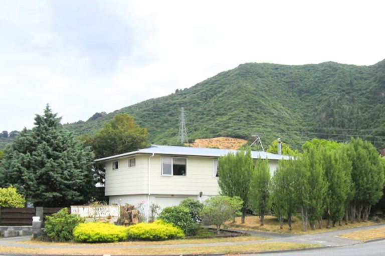 Photo of property in 168 California Drive, Totara Park, Upper Hutt, 5018