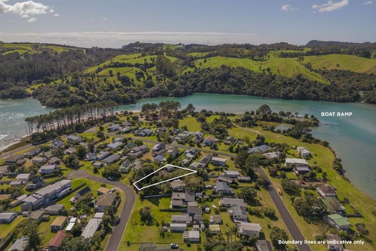 Photo of property in 26 Hardy Place, Cooks Beach, Whitianga, 3591