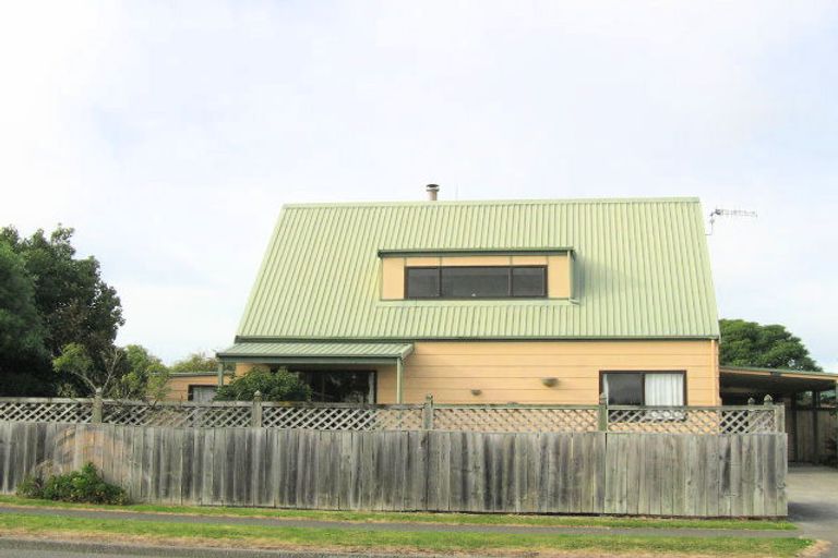 Photo of property in 141 Tait Drive, Greenmeadows, Napier, 4112