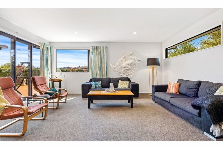 Photo of property in 44 Holiday Drive, Mairehau, Christchurch, 8052