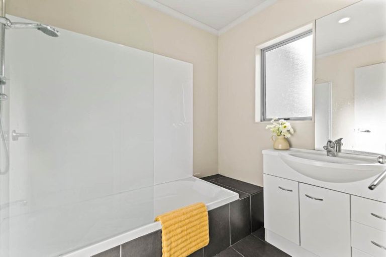 Photo of property in 17a Oakland Avenue, Papatoetoe, Auckland, 2025