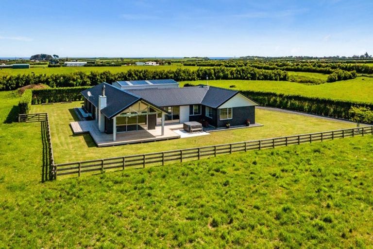 Photo of property in 41 Hauroto Road, Hawera, 4674