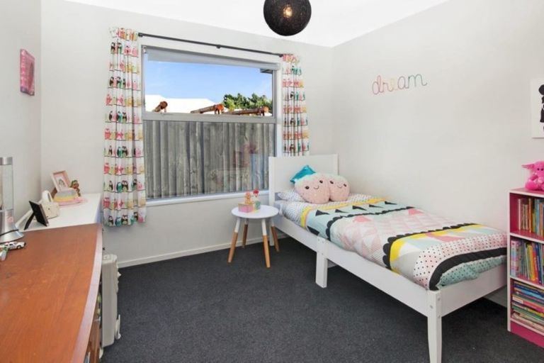 Photo of property in 9 Foresters Crescent, Parklands, Christchurch, 8083