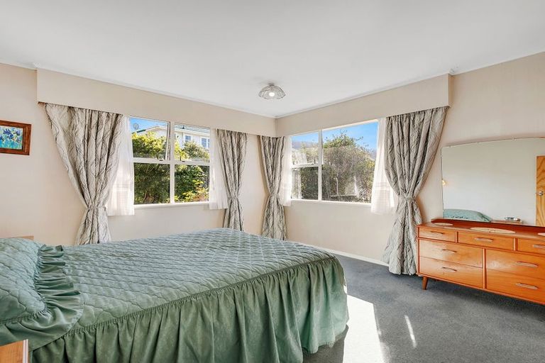 Photo of property in 25 Larsen Crescent, Tawa, Wellington, 5028