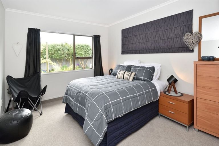 Photo of property in 3b Lillian Place, Orewa, 0931