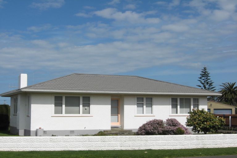 Photo of property in 18 Tongariro Street, Castlecliff, Whanganui, 4501