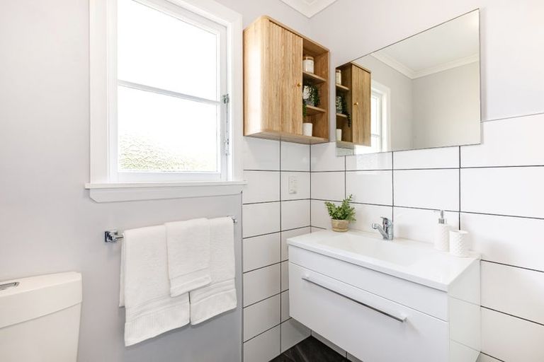 Photo of property in 1/17 Oak Street, Ebdentown, Upper Hutt, 5018