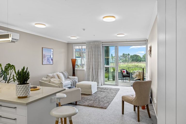 Photo of property in 62 Rewa Rewa Lane, Orewa, 0931