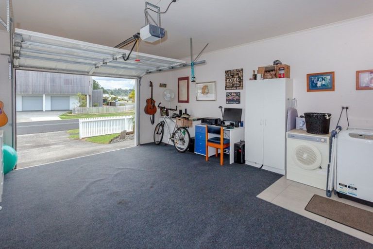 Photo of property in 200 Mayfair Avenue, Whangamata, 3620