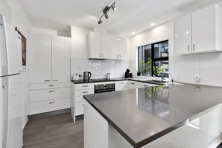 Photo of property in 10 Kimberley Way, Khandallah, Wellington, 6035