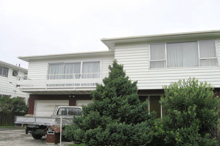 Photo of property in 6 Mckeefry Grove, Tawa, Wellington, 5028