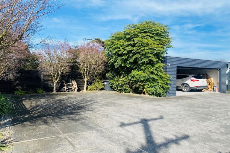 Photo of property in 272 Mangorei Road, Merrilands, New Plymouth, 4312