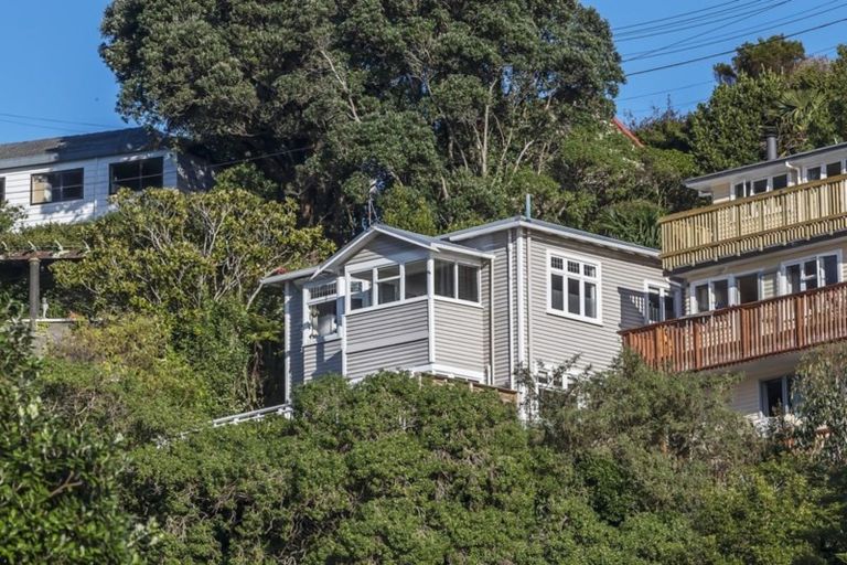 Photo of property in 74 Tio Tio Road, Seatoun, Wellington, 6022