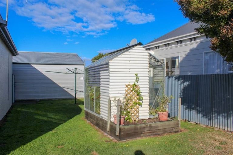 Photo of property in 19 Avenue Road, West End, Timaru, 7910