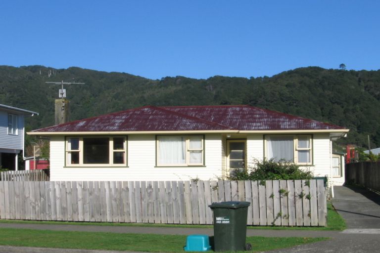 Photo of property in 5 Mohaka Street, Wainuiomata, Lower Hutt, 5014