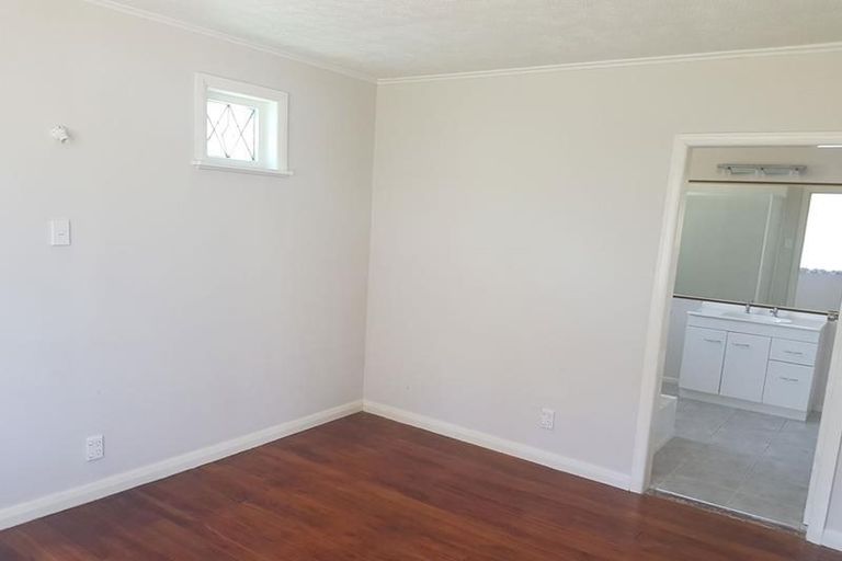 Photo of property in 213 Titirangi Road, Titirangi, Auckland, 0604