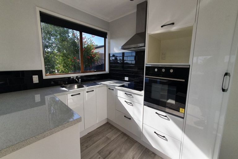 Photo of property in 32 Pisces Road, Glen Eden, Auckland, 0602