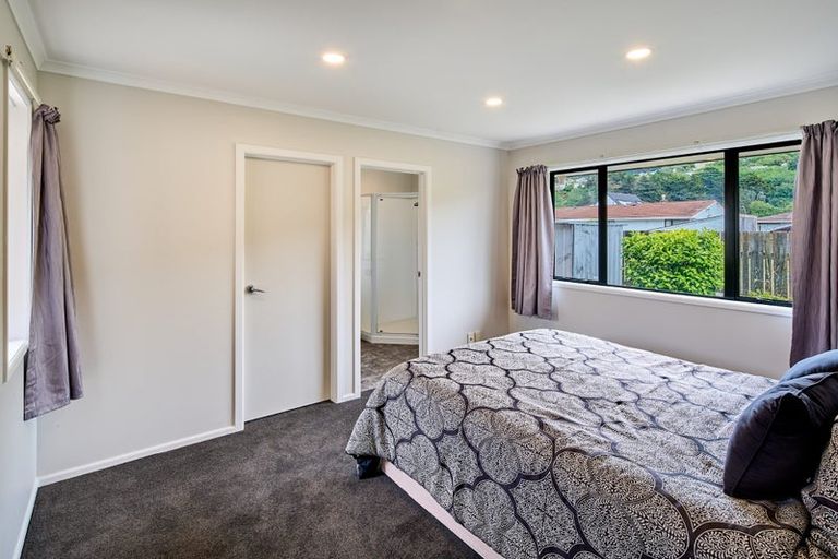 Photo of property in 9b Hinau Street, Tawa, Wellington, 5028
