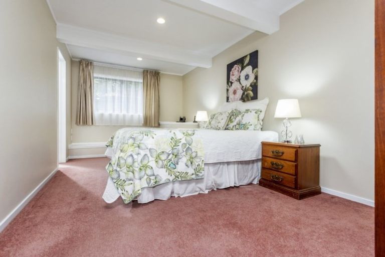 Photo of property in 9 Cairnbrae Court, Northcross, Auckland, 0632