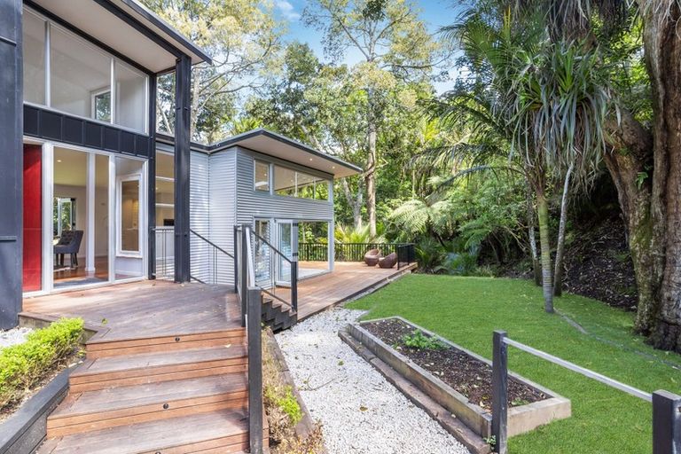 Photo of property in 18 Kereru Grove, Greenhithe, Auckland, 0632