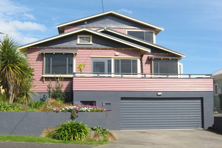 Photo of property in 8 Weymouth Street, New Plymouth, 4310