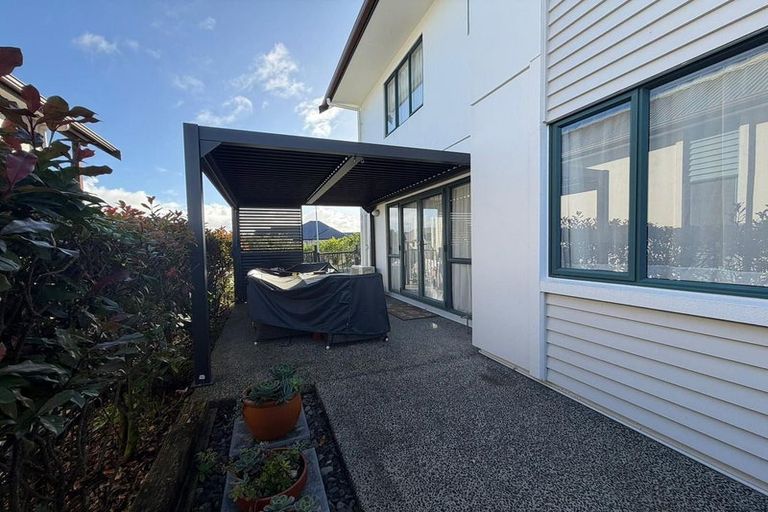 Photo of property in 129 Fernhill Way, Oteha, Auckland, 0632