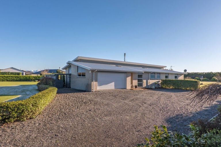 Photo of property in 14 Whitcombe Place, Darfield, 7571