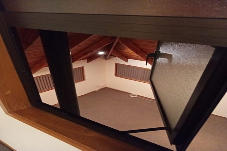 Photo of property in 55 Onewa Road, Northcote, Auckland, 0627