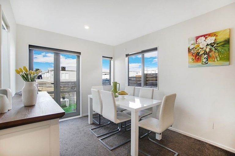 Photo of property in 15 Divide Loop, Takanini, 2112