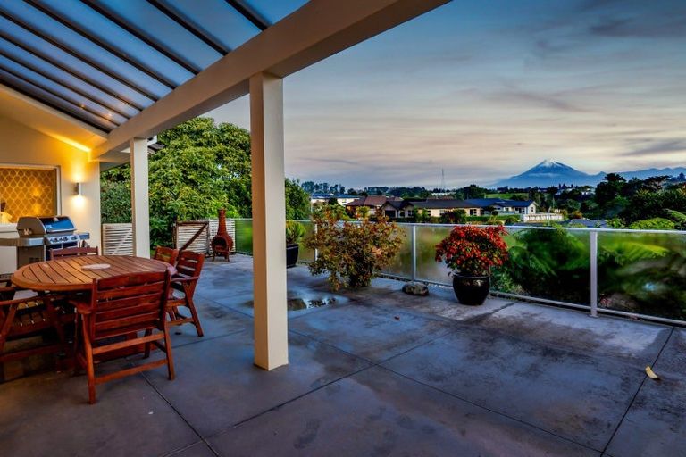 Photo of property in 15 Anderson Way, Highlands Park, New Plymouth, 4312