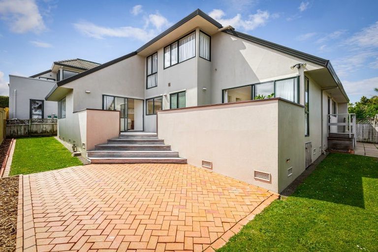 Photo of property in 2/12 Richards Avenue, Forrest Hill, Auckland, 0620