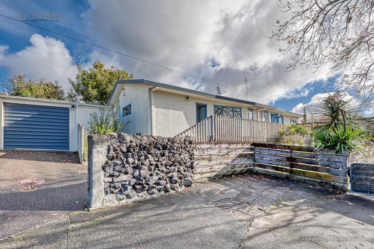 Photo of property in 1/19 Lowtherhurst Road, Massey, Auckland, 0614
