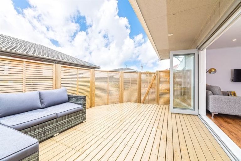 Photo of property in 2/137 Shakespeare Road, Milford, Auckland, 0620