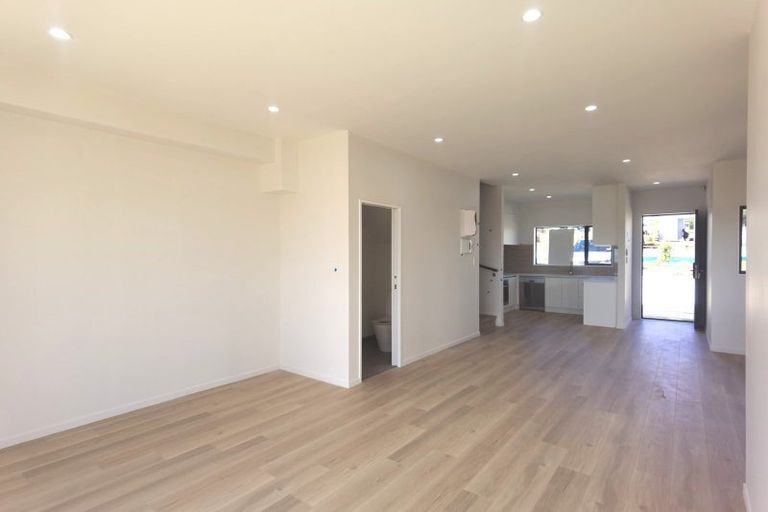 Photo of property in 9b Crestview Rise, Papakura, 2110