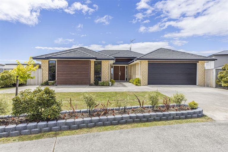 Photo of property in 8 Semaphore Lane, Whitby, Porirua, 5024