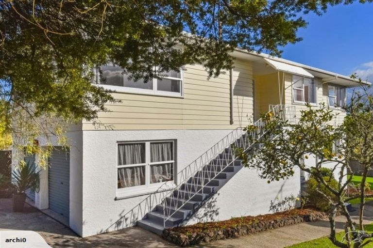Photo of property in 5b Nea Place, Hillcrest, Auckland, 0627