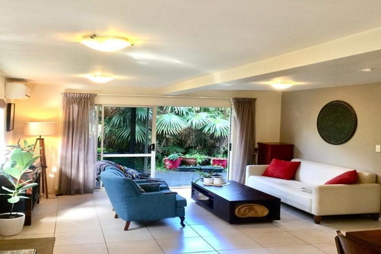 Photo of property in 3/4a Corrella Road, Belmont, Auckland, 0622