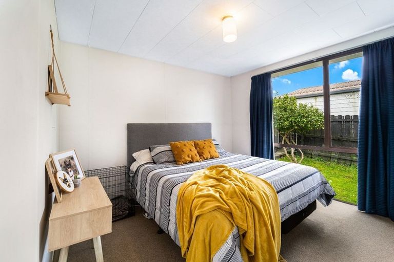 Photo of property in 2/4 Hanson Place, West Harbour, Auckland, 0618