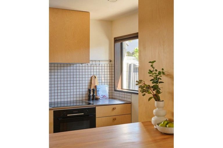 Photo of property in 1/37 Augusta Street, Redcliffs, Christchurch, 8081