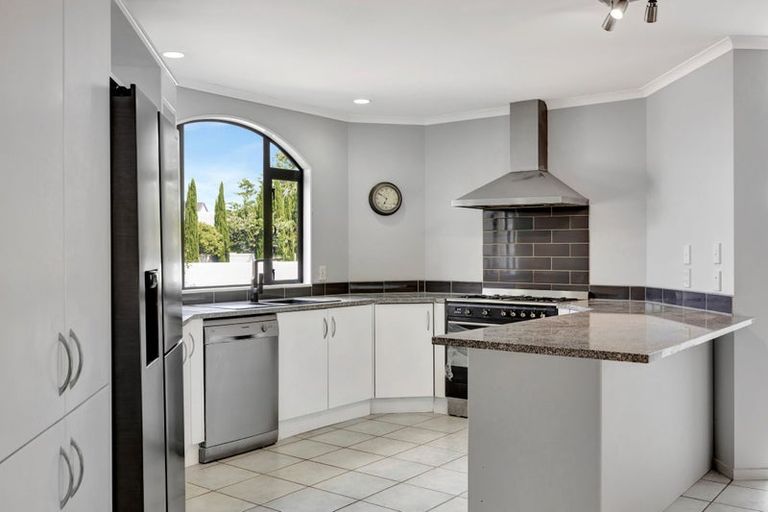 Photo of property in 25 Montrose Crescent, Huntington, Hamilton, 3210