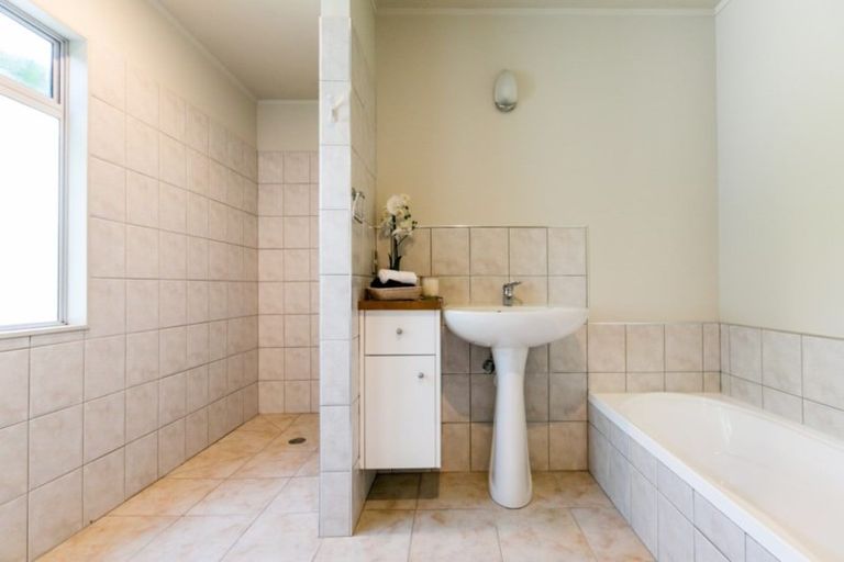 Photo of property in 47 Hikanui Drive, Havelock North, 4130