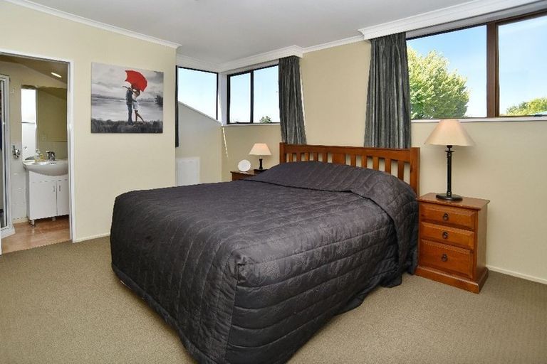 Photo of property in 11 Sunbeam Place, Halswell, Christchurch, 8025