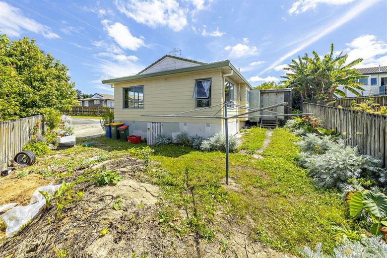Photo of property in 11 Lori Place, Massey, Auckland, 0614