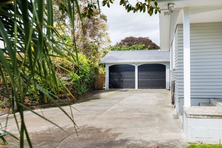 Photo of property in 4 Chilton Grove, Hokowhitu, Palmerston North, 4410
