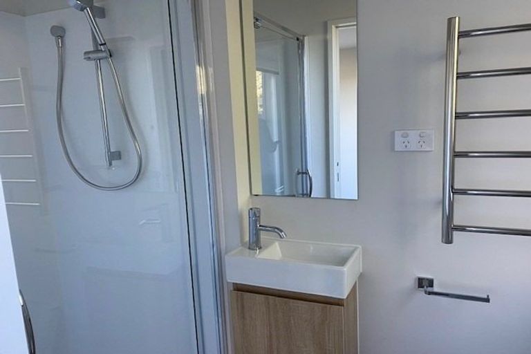 Photo of property in 2/60 Triangle Road, Massey, Auckland, 0614