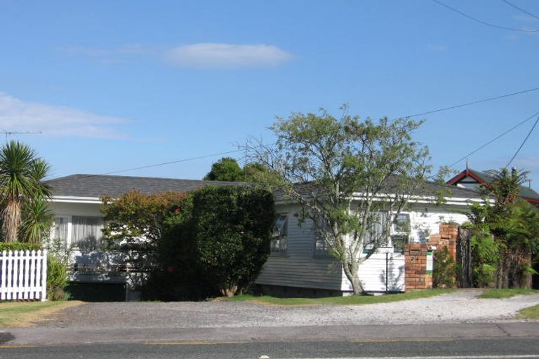 Photo of property in 72 Golf Road, New Lynn, Auckland, 0600