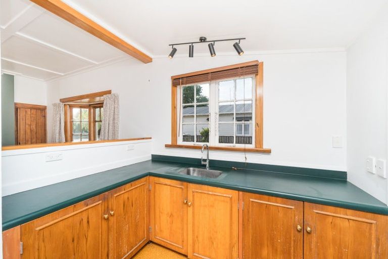 Photo of property in 16 Ngaio Street, West End, Palmerston North, 4412